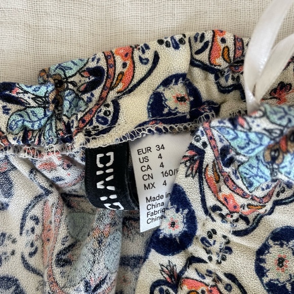 Off the shoulder printed shirt. - Picture 2 of 2